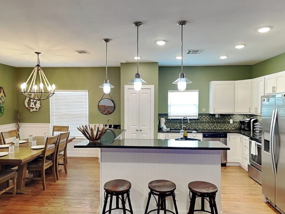 Kitchen - Countertop Seating for 3