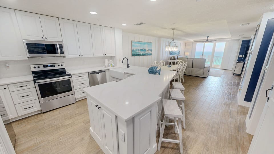 Condo, 4 Bedrooms | Private kitchen | Coffee/tea maker, fridge, oven, stovetop