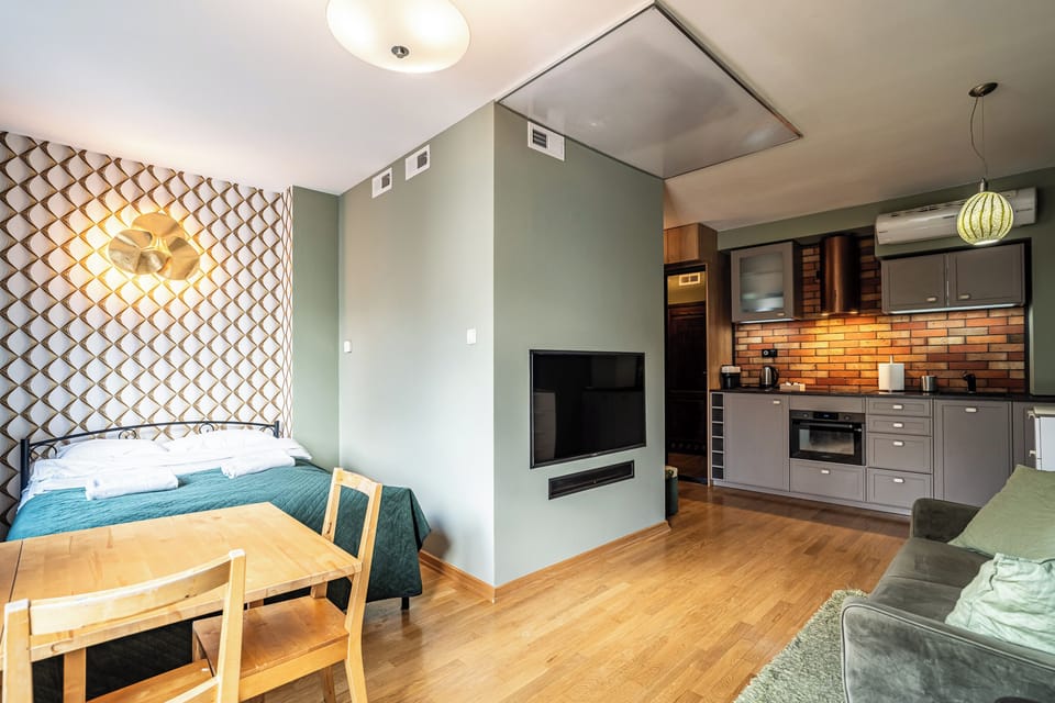 Studio Suite, 1 Double Bed | Iron/ironing board, free WiFi