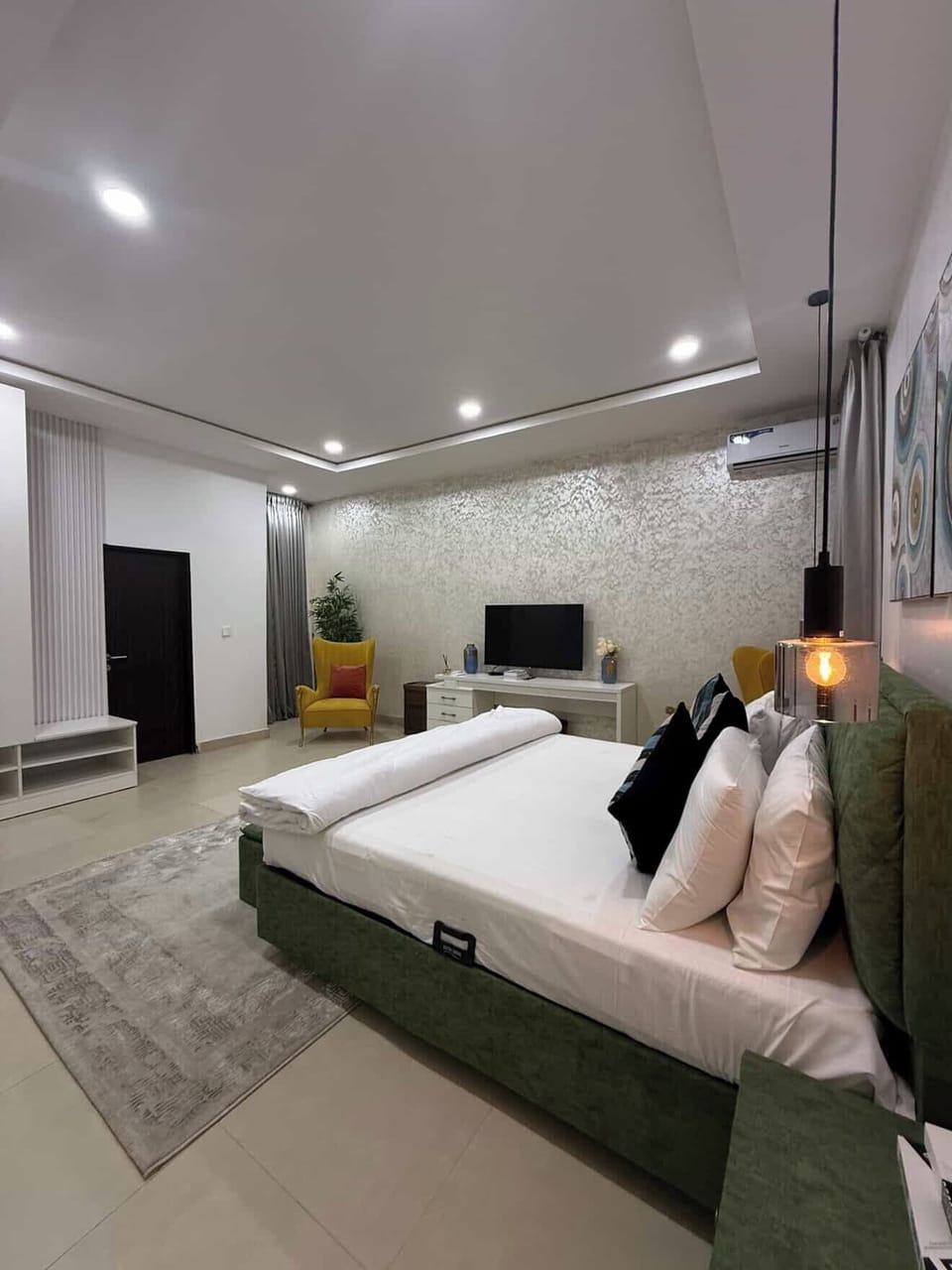 Deluxe Room, Balcony, City View | Desk, laptop workspace, blackout drapes, soundproofing