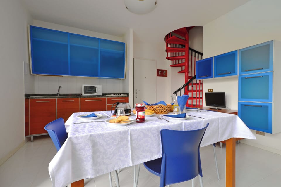 Apartment, 1 Bedroom, Balcony | Dining room
