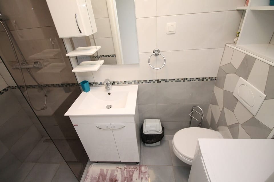 Apartment, Balcony, Sea View | Bathroom