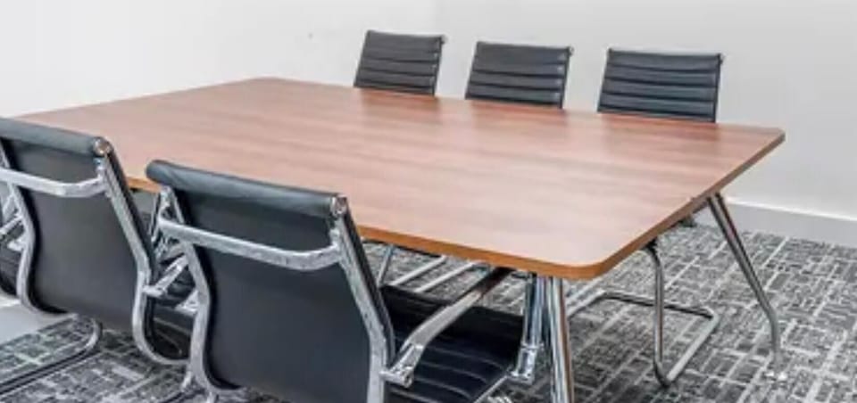 Deluxe Apartment | Business center