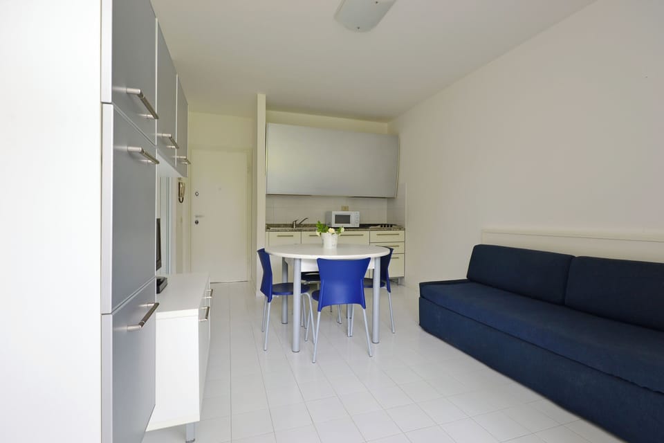 Apartment, 1 Bedroom, Balcony | Living room