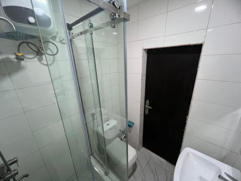 Deluxe Room, Balcony, City View | Bathroom | Free toiletries, hair dryer, towels, soap