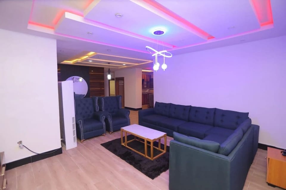 Deluxe Room, Balcony, City View | Living area