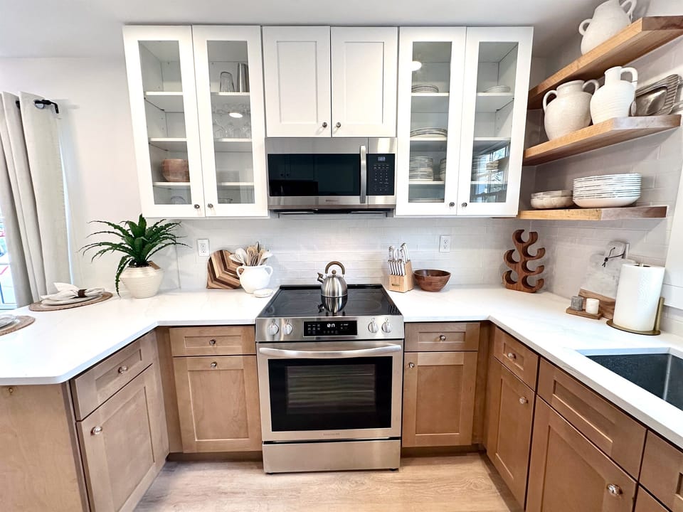 This well-stocked kitchen makes travel easy.