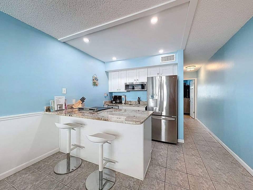 Condo, 1 Queen Bed with Sofa bed (Harbor House 26) | Private kitchen