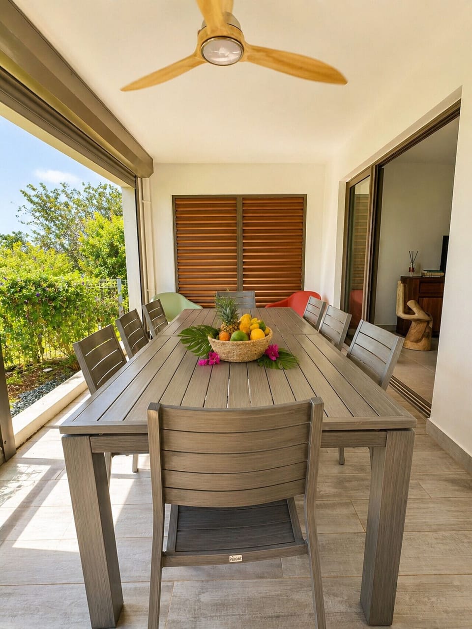 Terrasse couverte et brasseur d`air