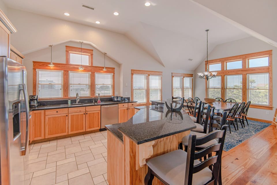 Top Level Dining/Kitchen Area