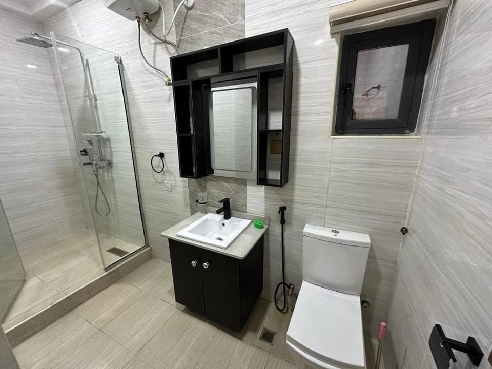 Deluxe Room, Balcony, City View | Bathroom | Free toiletries, hair dryer, towels, soap