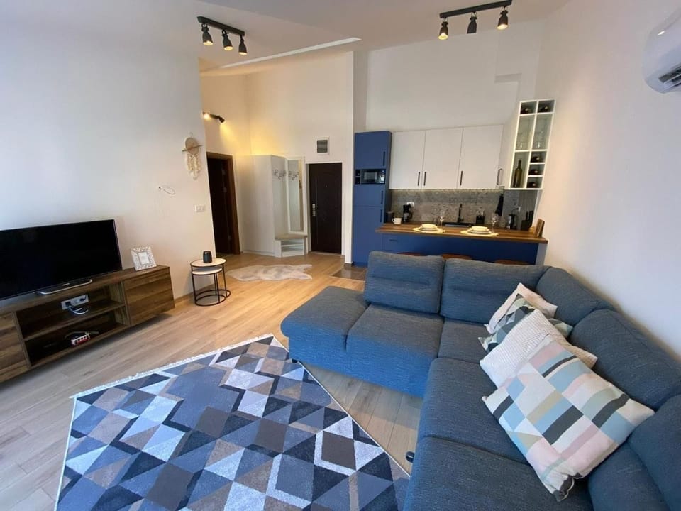 Deluxe Apartment, Balcony, City View | Living area