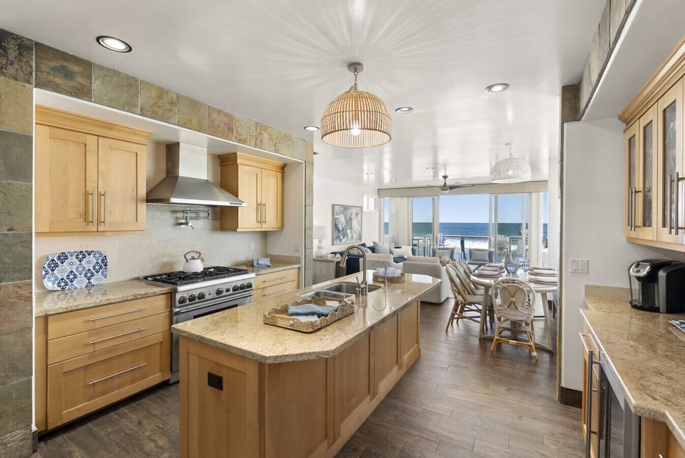 Beachfront Best  Vacation Rental in Oceanside, on Beach Walk to Restaurants and Village