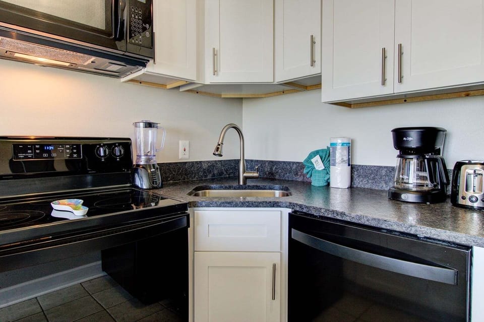 Atlantic Towers 103-print-010-014-Kitchen-4200x2797-300dpi