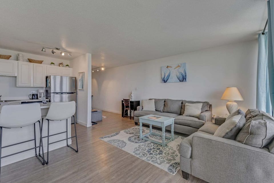 1615 Lake Park Blvd S Unit 107-print-005-006-Main Living Area-4200x2800-300dpi