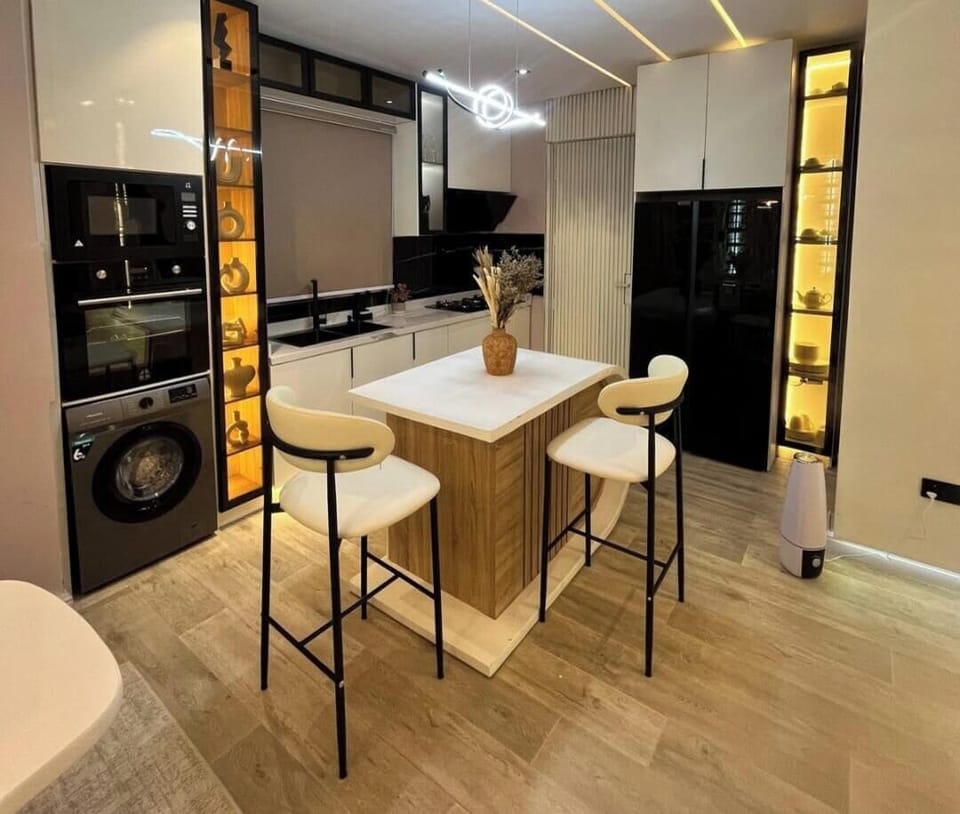 Standard Apartment, Balcony, City View | Private kitchen | Fridge, microwave, oven, stovetop