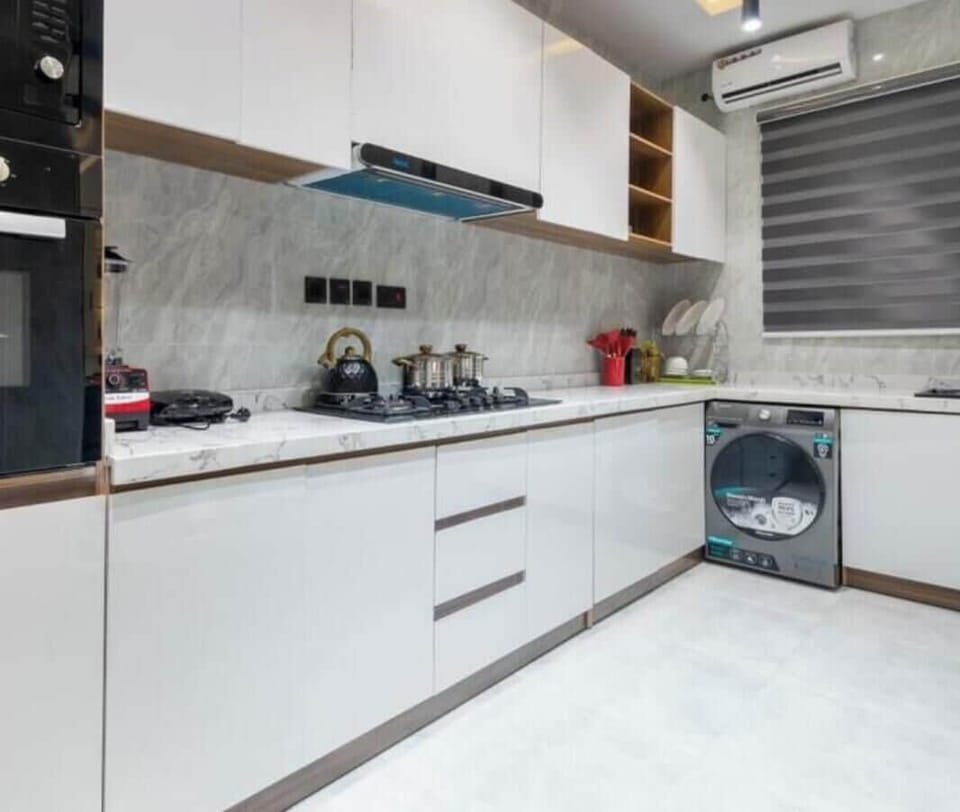 Standard Apartment, Balcony, City View | Private kitchen | Fridge, microwave, oven, stovetop
