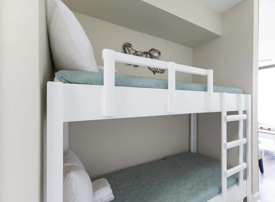 Atlantic Towers 204-large-018-024-Hall Bunks-1356x1000-72dpi