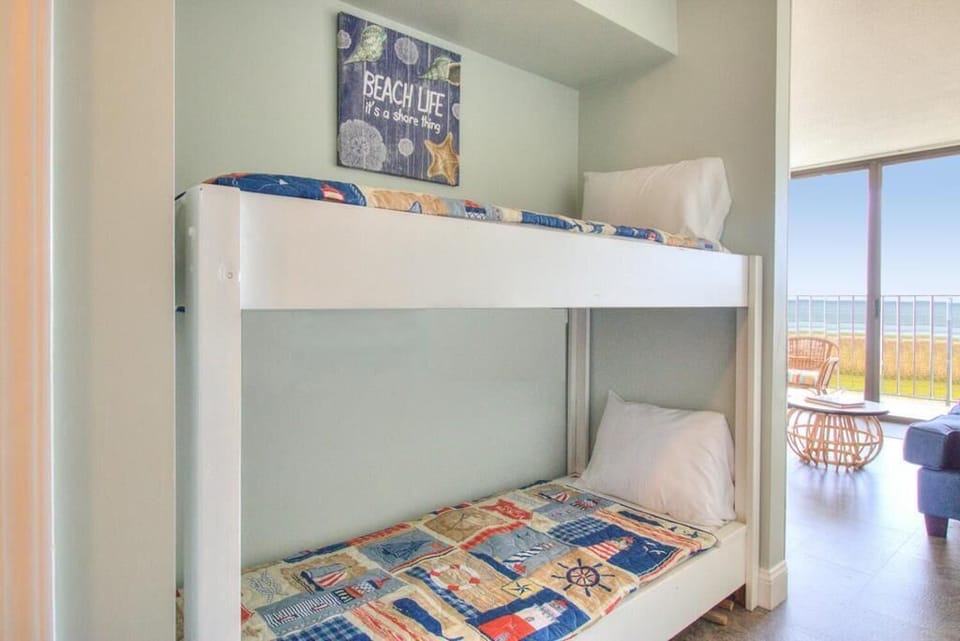 Atlantic Towers 206-large-017-020-Hall Bunks-1498x1000-72dpi