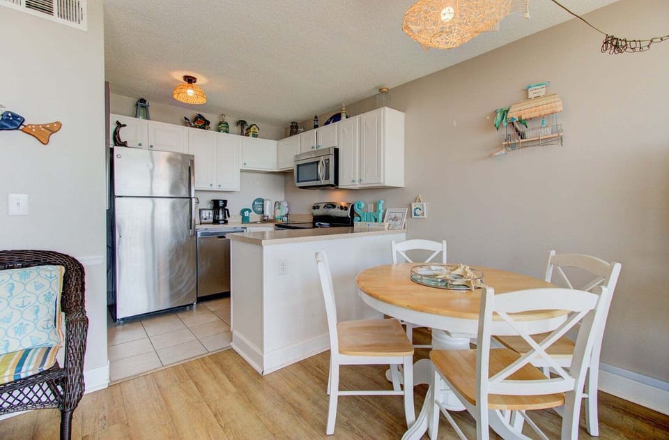 Atlantic Towers 208-print-009-021-KitchenEating Area-4200x2760-300dpi