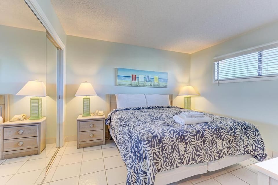 Atlantic Towers 303-large-014-019-Bedroom-1500x996-72dpi