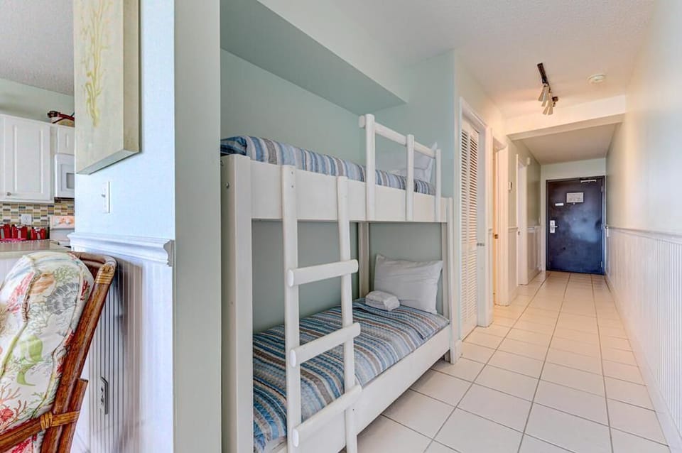 Atlantic Towers 303-large-020-010-Hall Bunks-1500x999-72dpi