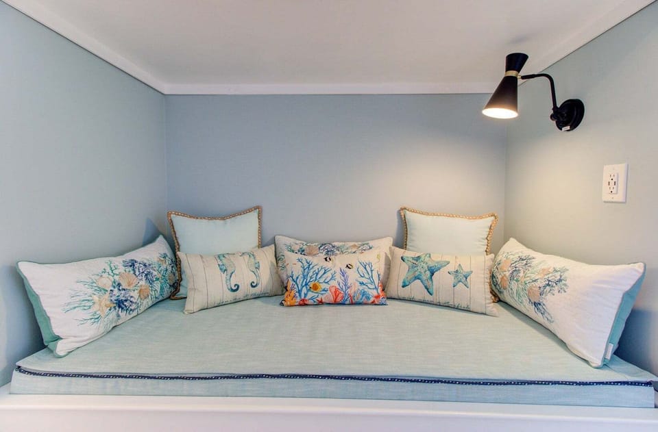 Atlantic Towers 304-Reading Nook-4200x2759-300dpi