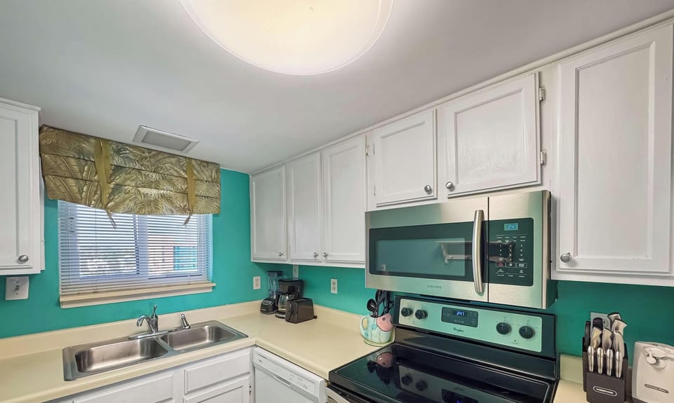 The kitchen is well equipped for an unforgettable getaway​