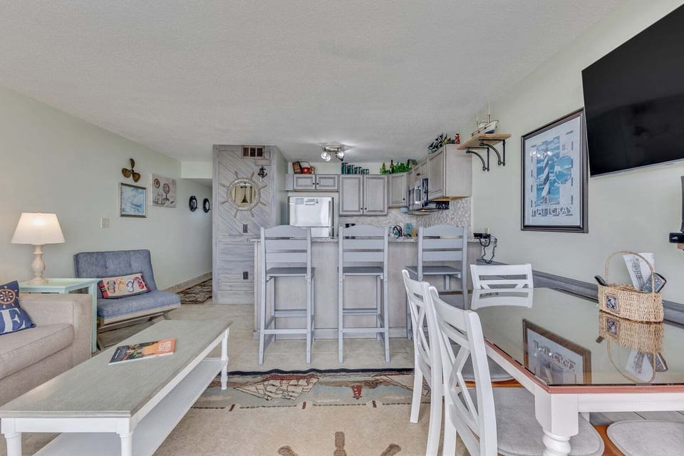 Atlantic Towers 312-print-005-027-Main Living Area-4200x2800-300dpi