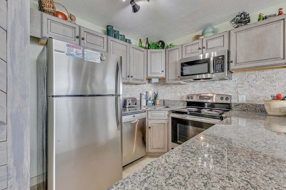 Atlantic Towers 312-print-008-033-Kitchen-4200x2800-300dpi