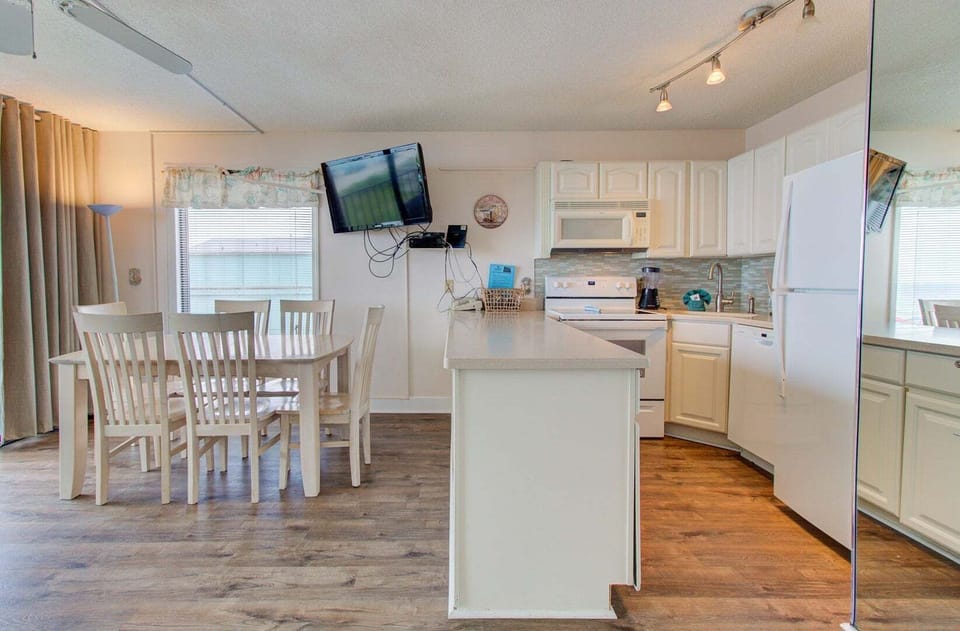 Atlantic Towers 314-print-008-005-KitchenEating Area-4200x2760-300dpi