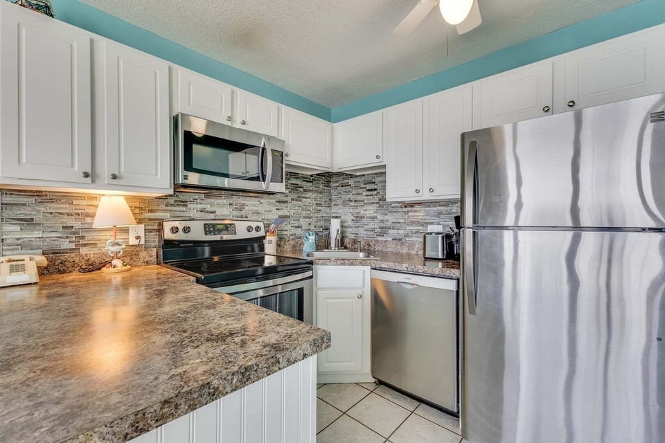 Atlantic Towers 402-print-011-016-Kitchen-4200x2800-300dpi
