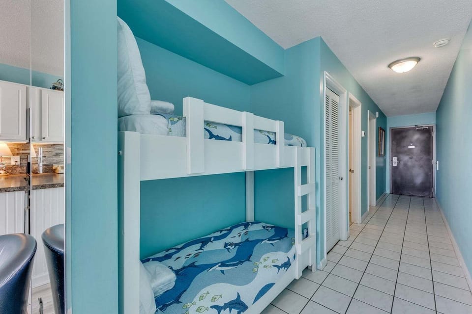 Atlantic Towers 402-print-020-022-Hall Bunks-4200x2800-300dpi