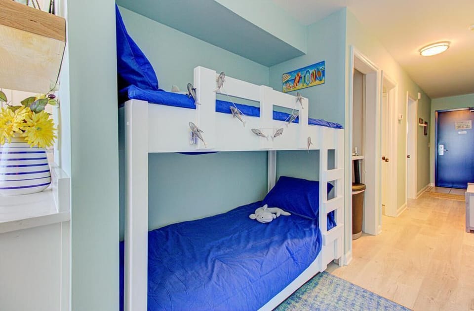 Atlantic Towers 405-large-020-022-Hall Bunks-1500x986-72dpi
