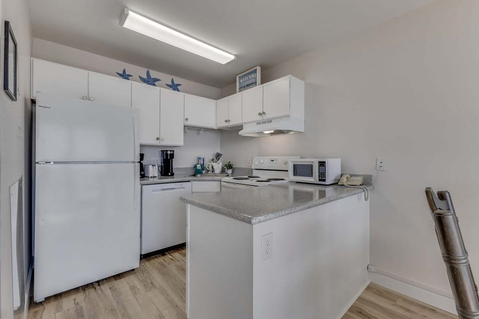 Atlantic Towers 406-print-008-022-Kitchen-4200x2800-300dpi