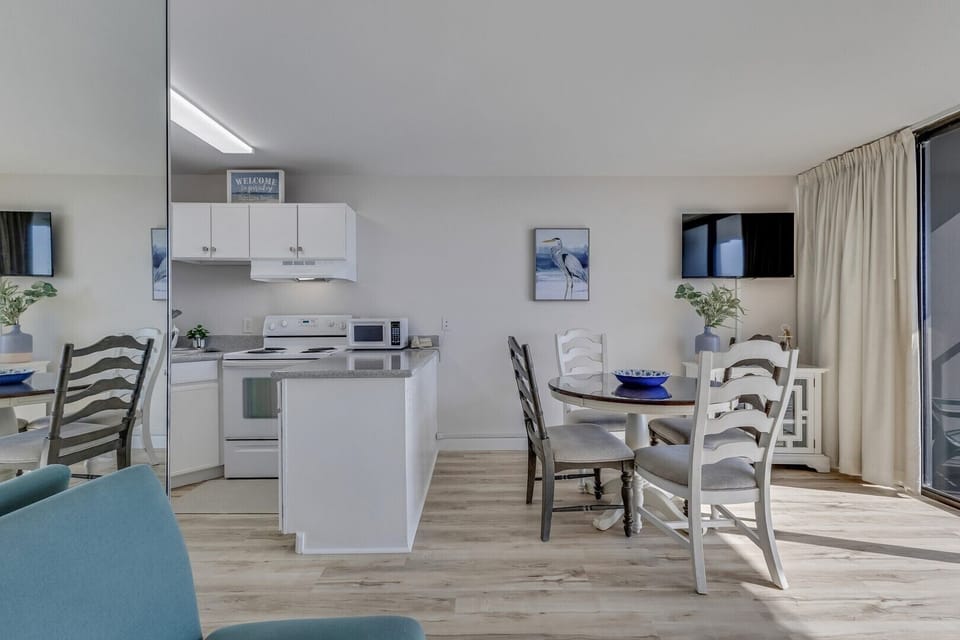 Atlantic Towers 406-print-007-034-Main Living Area-4200x2800-300dpi