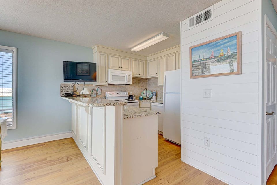 Atlantic Towers 414-print-018-029-Kitchen-4200x2800-300dpi