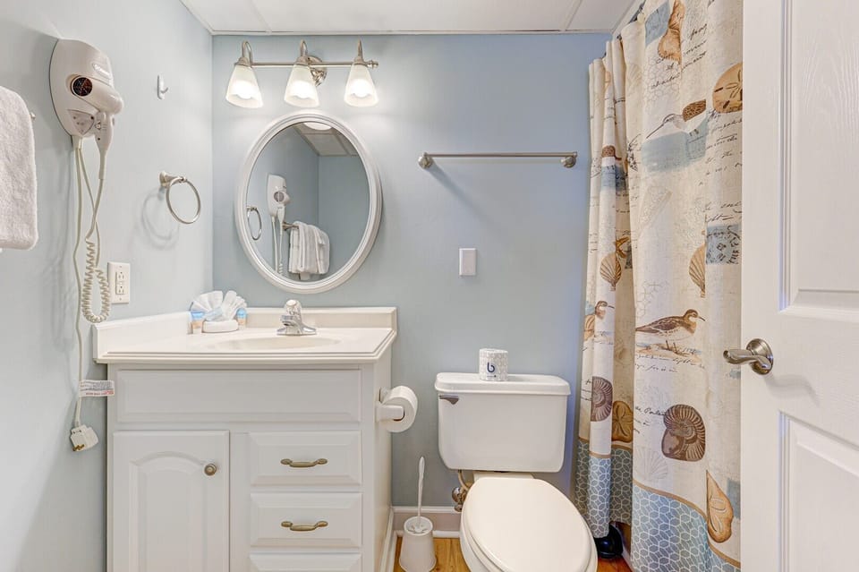 Atlantic Towers 414-print-025-031-Bathroom 1-4200x2797-300dpi