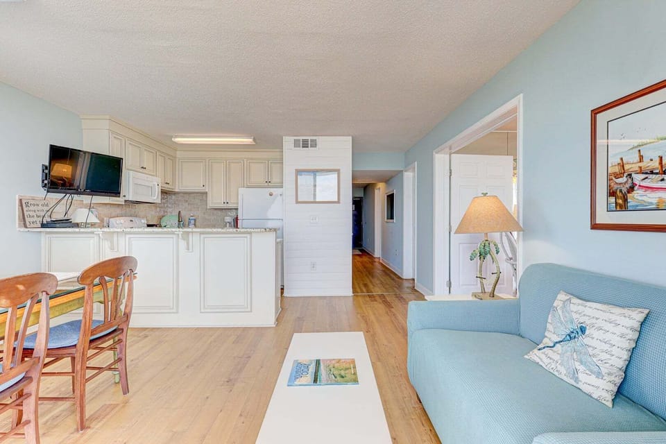 Atlantic Towers 414-print-013-014-Main Living Area-4200x2801-300dpi