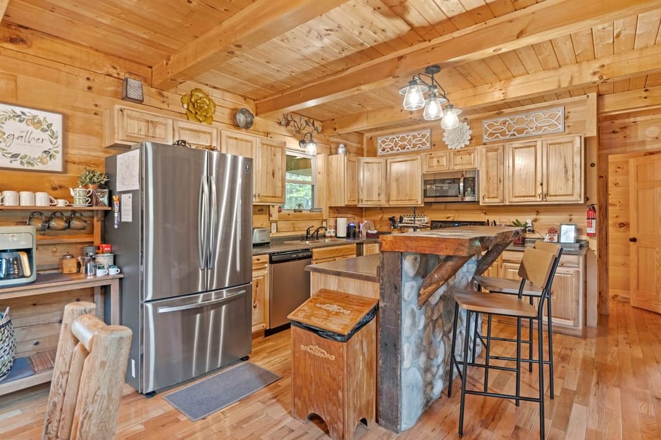Fully Stocked Kitchen at Rustic Ridge Lodge