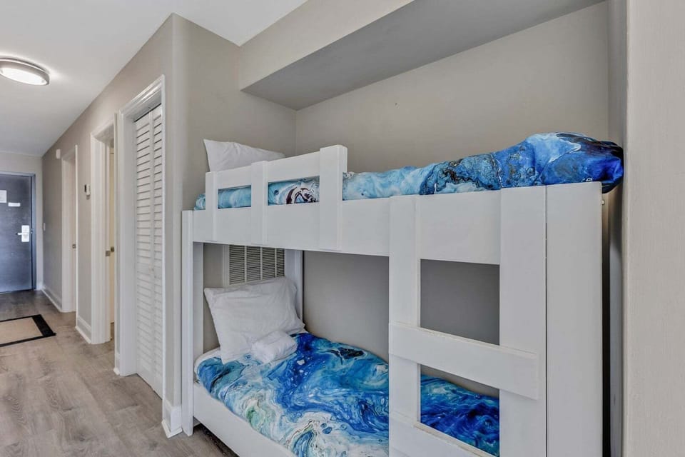 Atlantic Towers 508-print-020-011-Hall Bunks-4200x2800-300dpi