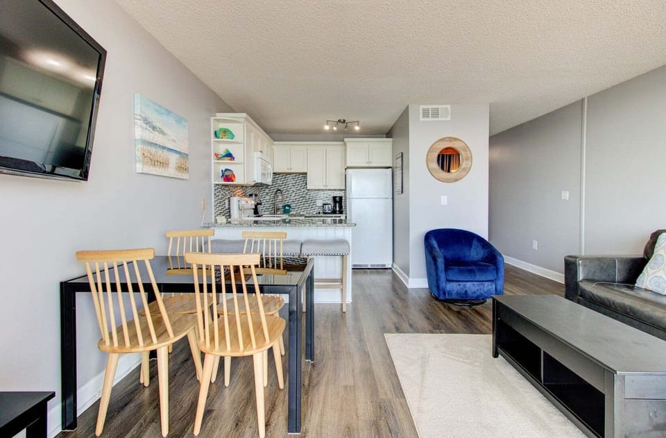 Atlantic Towers 607-print-005-011-Main Living Area-4200x2760-300dpi