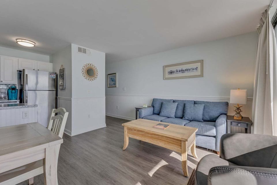 Atlantic Towers 609-print-005-065-Main Living Area-4200x2800-300dpi