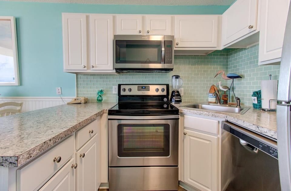 Atlantic Towers 609-large-013-030-Kitchen-1500x986-72dpi