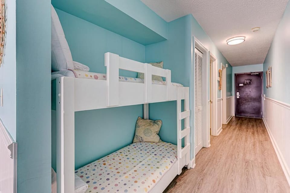 Atlantic Towers 609-large-020-050-Hall Bunks-1500x1000-72dpi