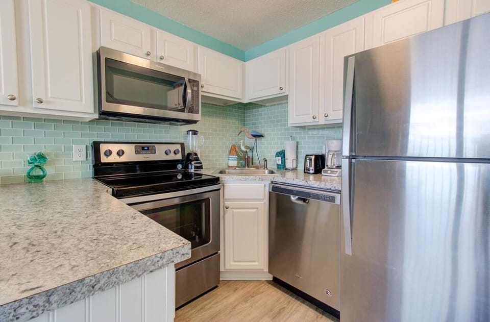 Atlantic Towers 609-large-011-034-Kitchen-1500x986-72dpi
