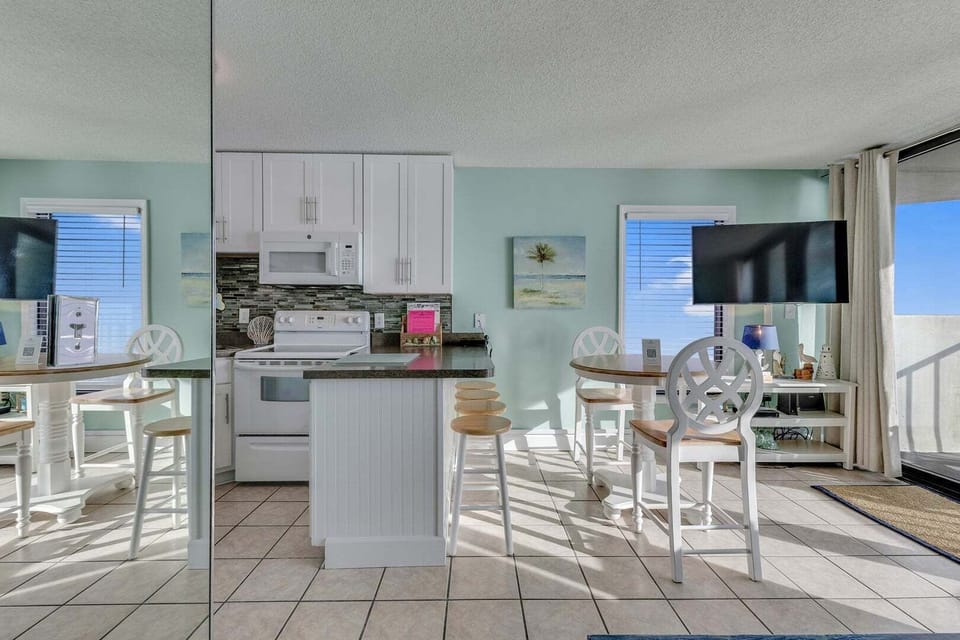 Atlantic Towers 701-print-007-012-Main Living Area-4200x2800-300dpi
