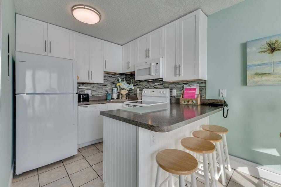 Atlantic Towers 701-print-008-009-Kitchen-4200x2800-300dpi