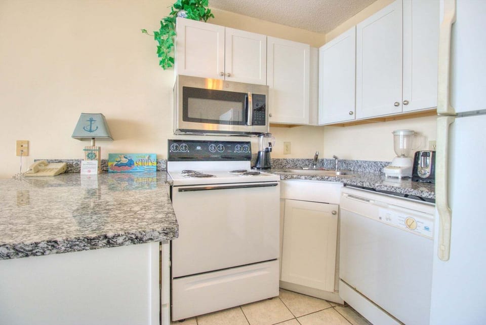 Atlantic Towers 702-print-007-004-Kitchen-4200x2806-300dpi