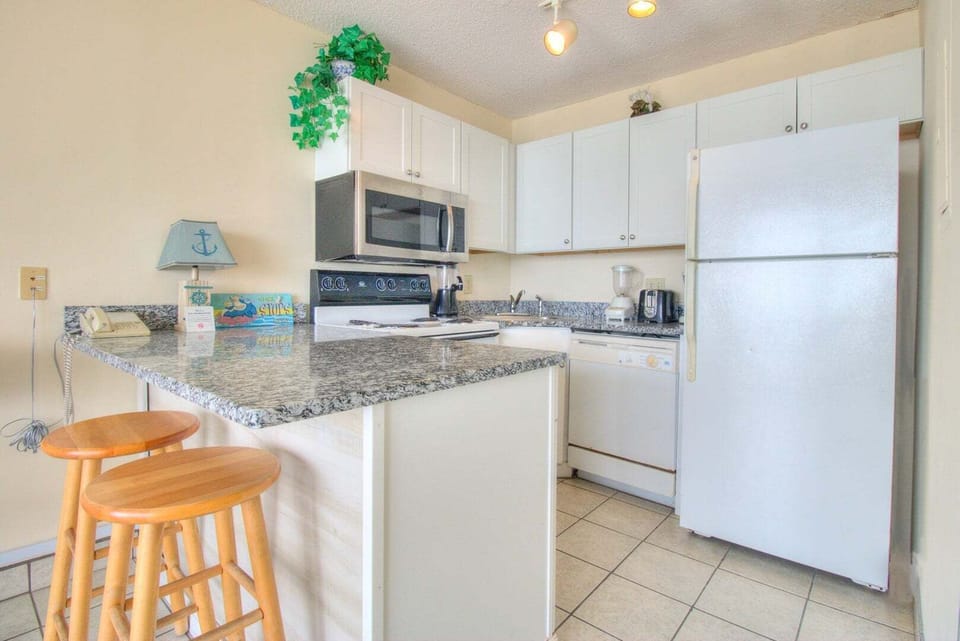 Atlantic Towers 702-print-006-002-Kitchen-4200x2804-300dpi